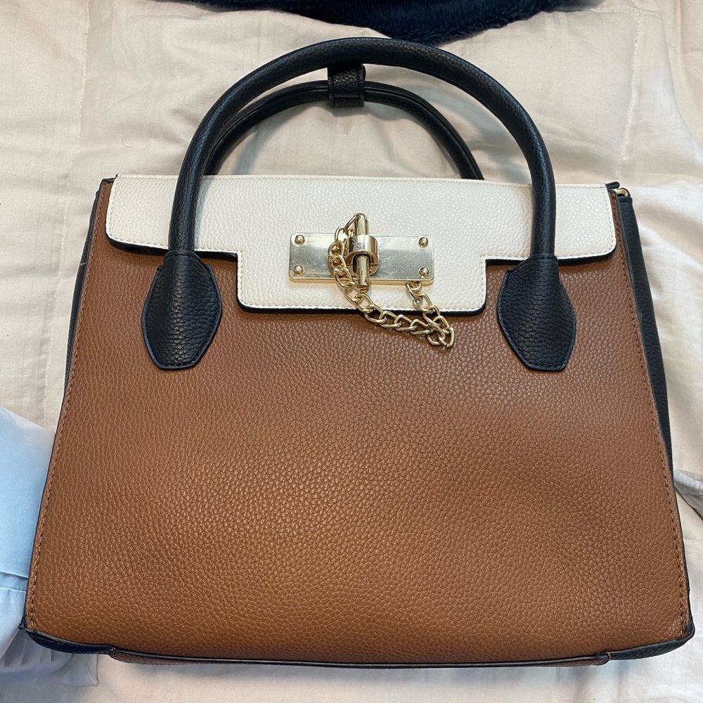 ALDO purse, never been used. Has pockets inside.